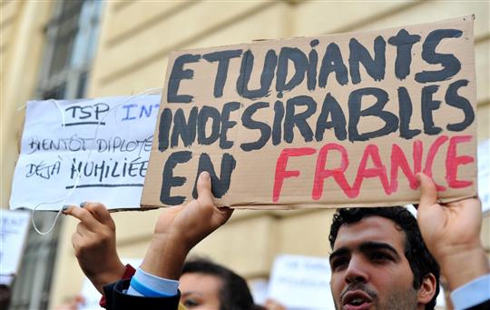 des-etudiants-etrangers-ont-manifeste-hier-afin-d-obtenir-le-retrait-de-la-circulaire-gueant-du-31-m